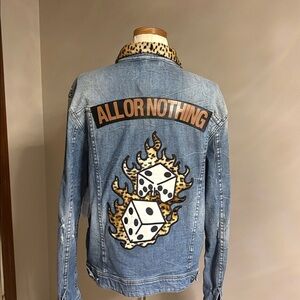Guess women’s Rex Blue Denim Jacket Leopard faux fur Collar / back fur dice L